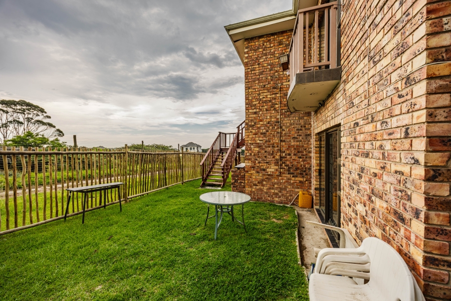 To Let 5 Bedroom Property for Rent in Cove Rock Eastern Cape